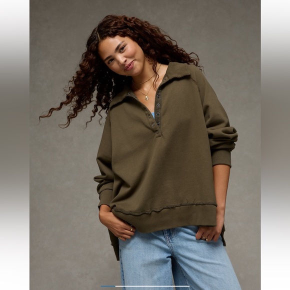 American Eagle Outfitters Tops - American Eagle EUC Big Hug Henley Sweatshirt Size Small in Olive